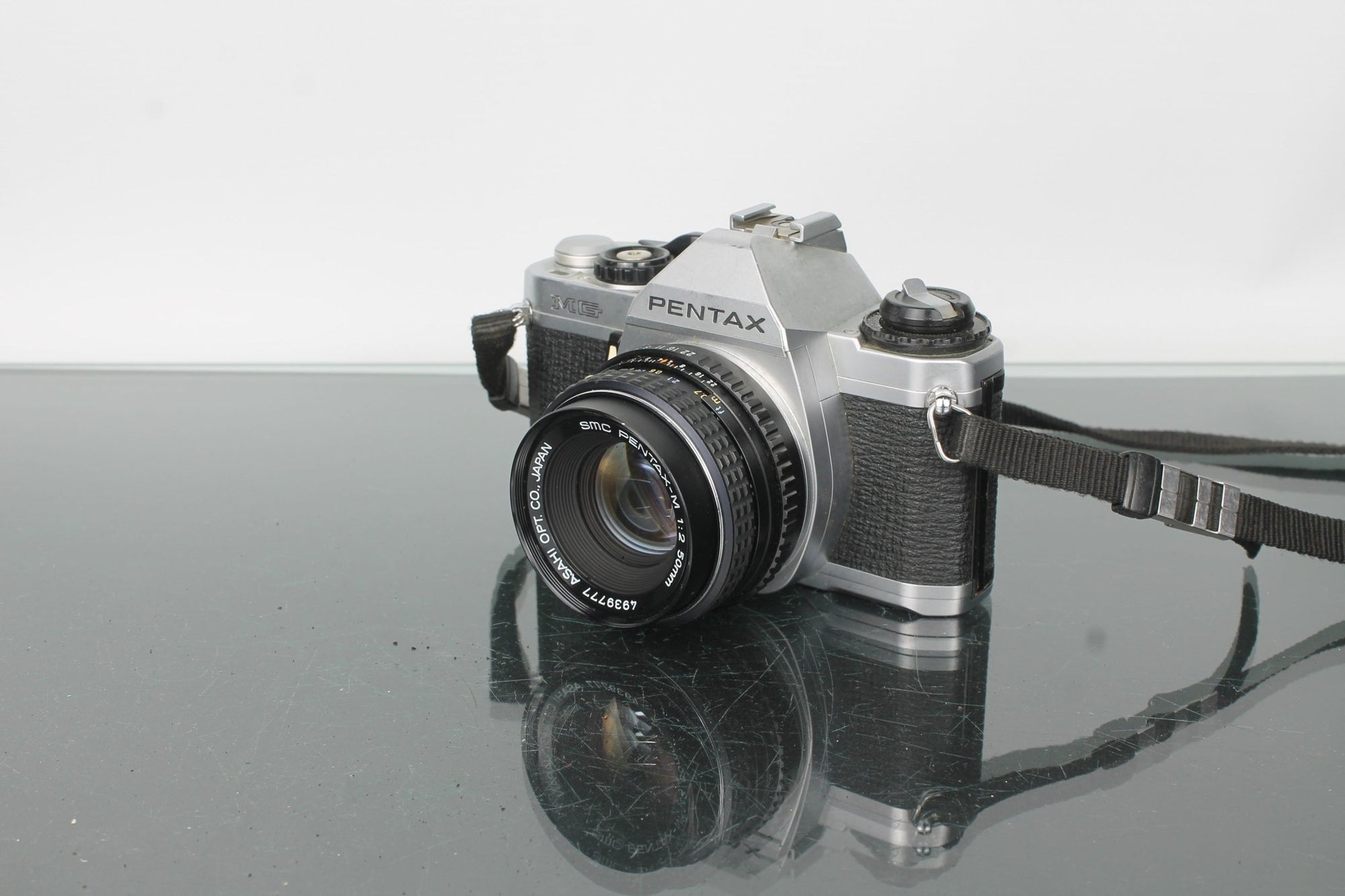 Pentax MG + SMC Pentax - M 1:2 50mm - Dutch|Thrift