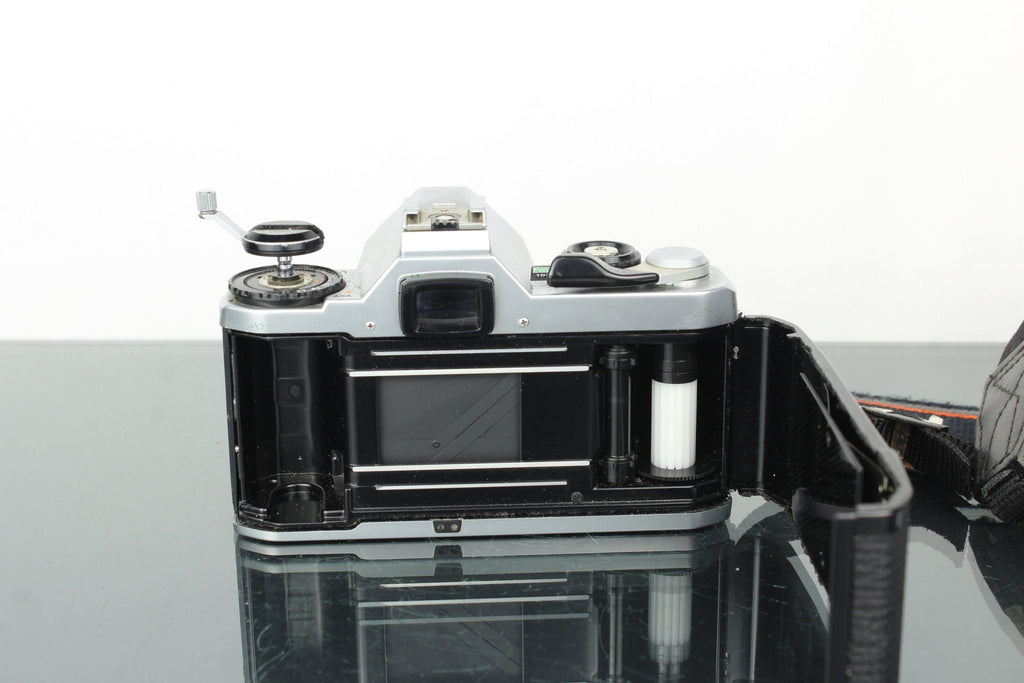 Pentax MG + SMC Pentax - M 28mm f/3.5 - Dutch|Thrift