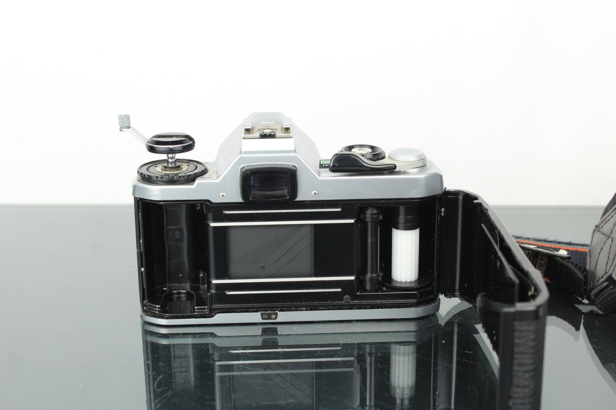 Pentax MG + SMC Pentax - M 28mm f/3.5 - Dutch|Thrift