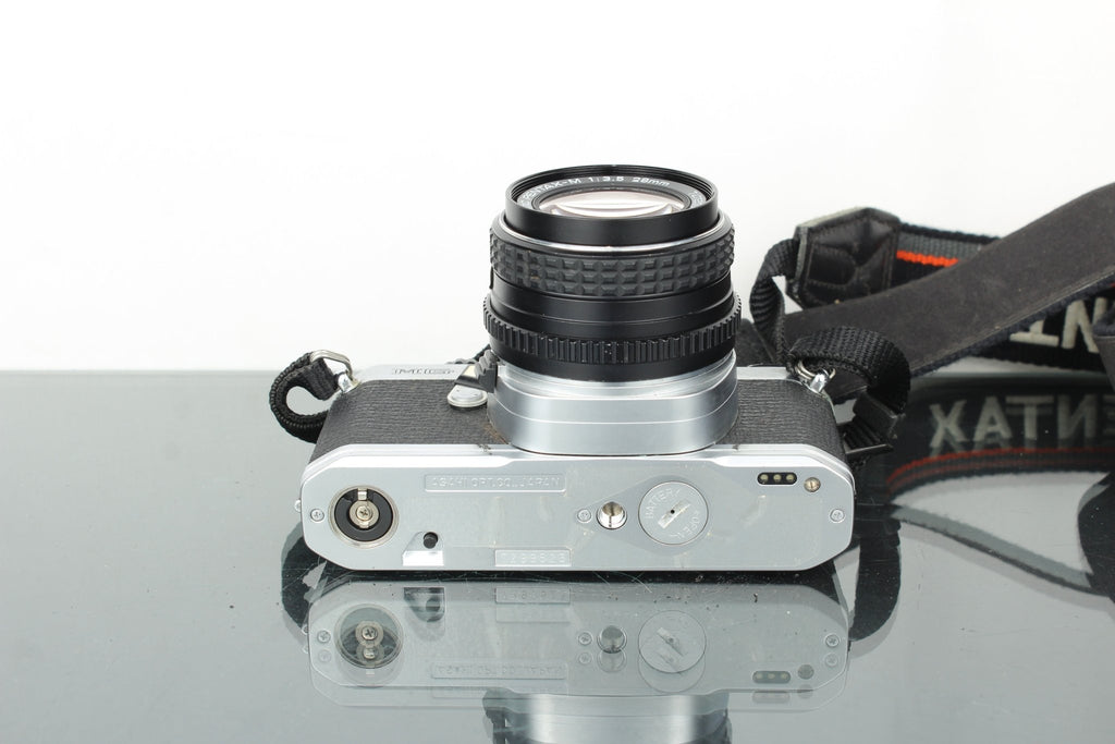 Pentax MG + SMC Pentax - M 28mm f/3.5 - Dutch|Thrift