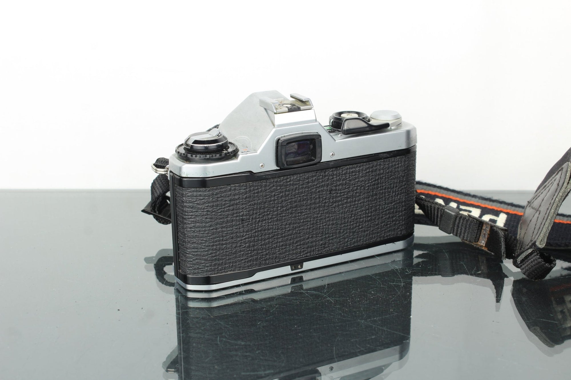 Pentax MG + SMC Pentax - M 28mm f/3.5 - Dutch|Thrift