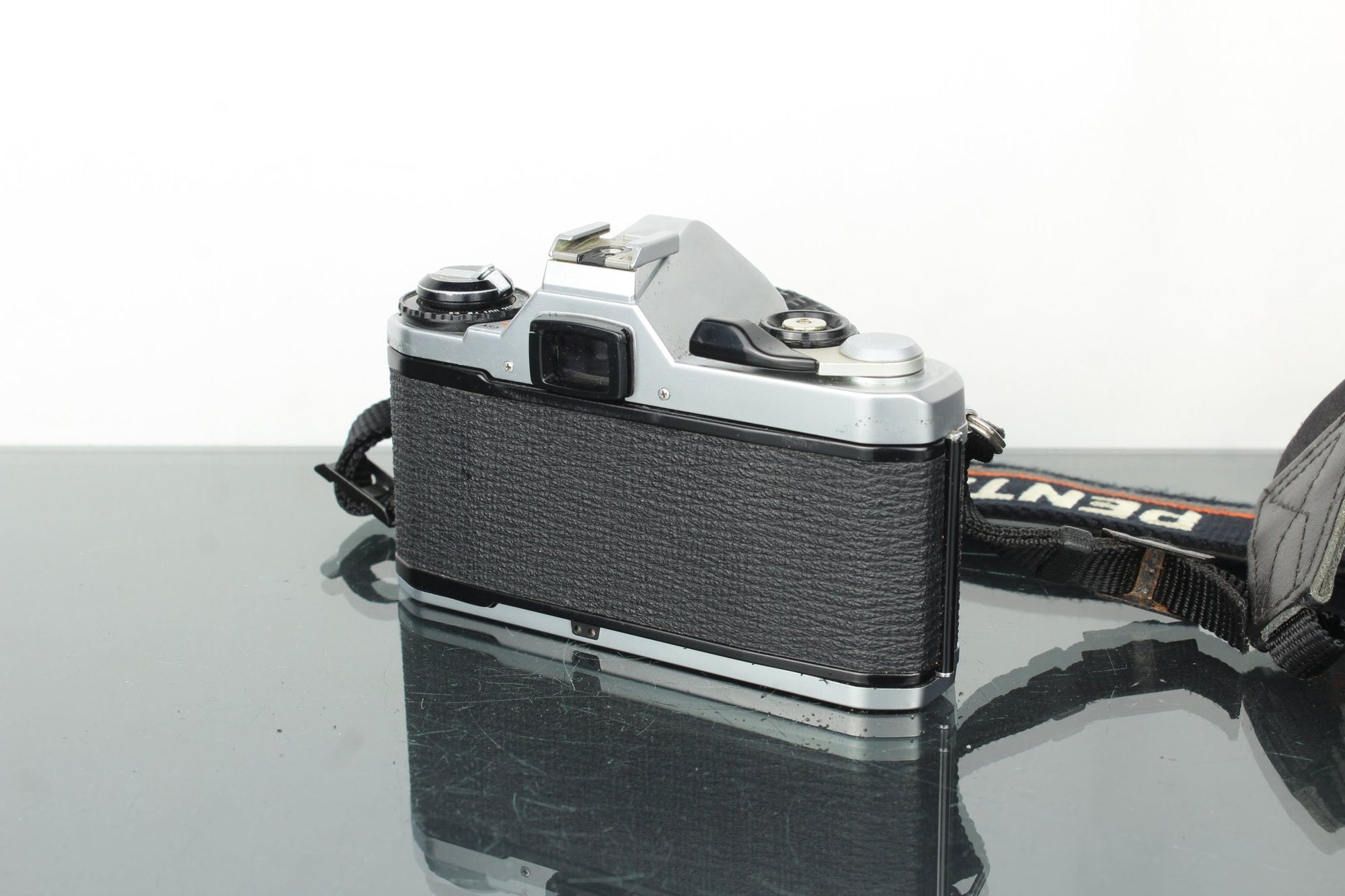 Pentax MG + SMC Pentax - M 28mm f/3.5 - Dutch|Thrift