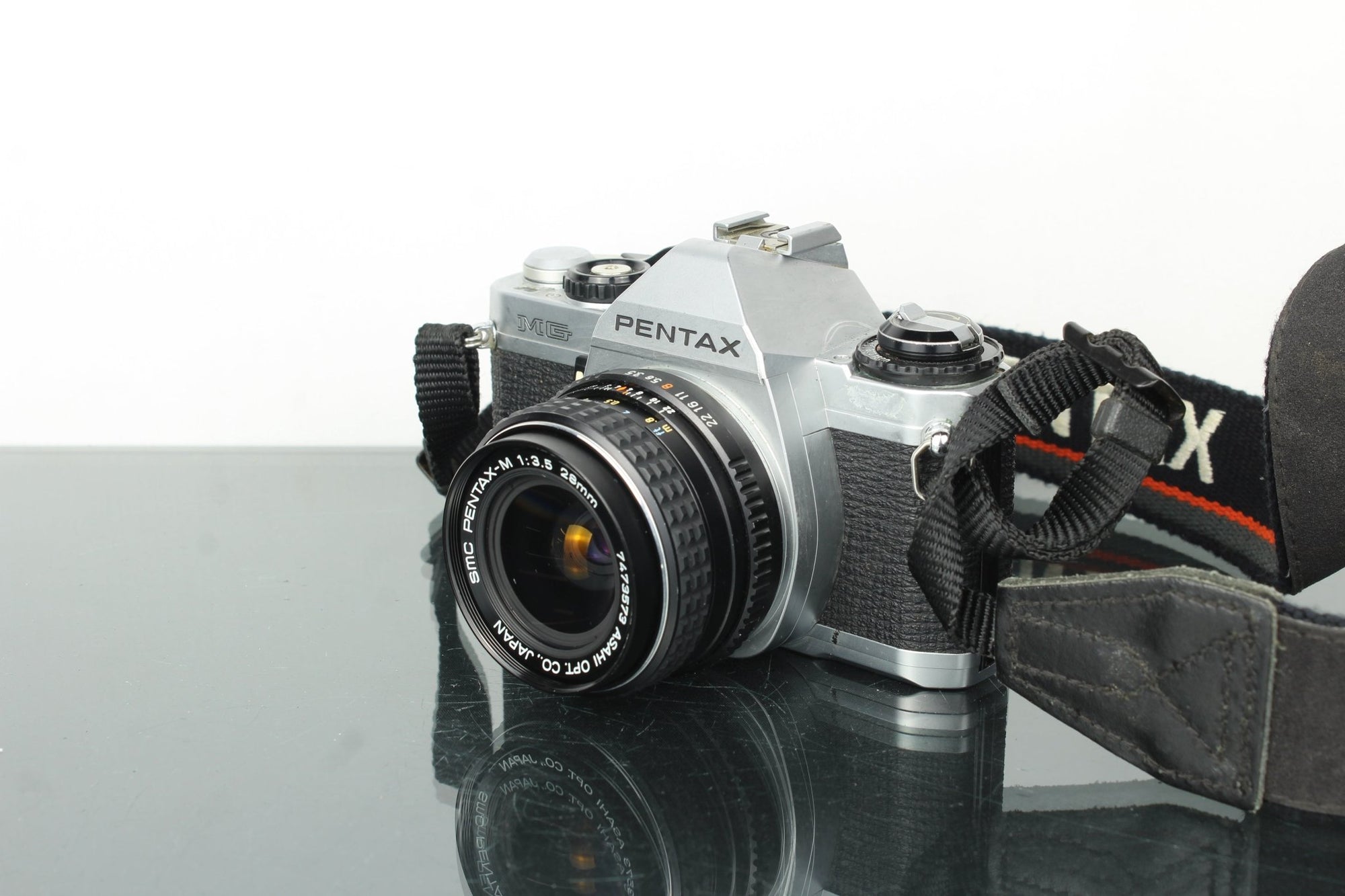 Pentax MG + SMC Pentax - M 28mm f/3.5 - Dutch|Thrift