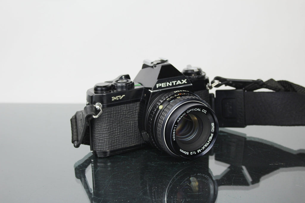 Pentax MV + 50mm f/2 Pentax lens - Dutch|Thrift
