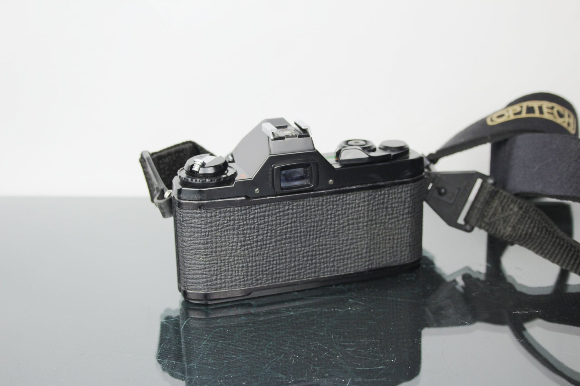 Pentax MV + 50mm f/2 Pentax lens - Dutch|Thrift