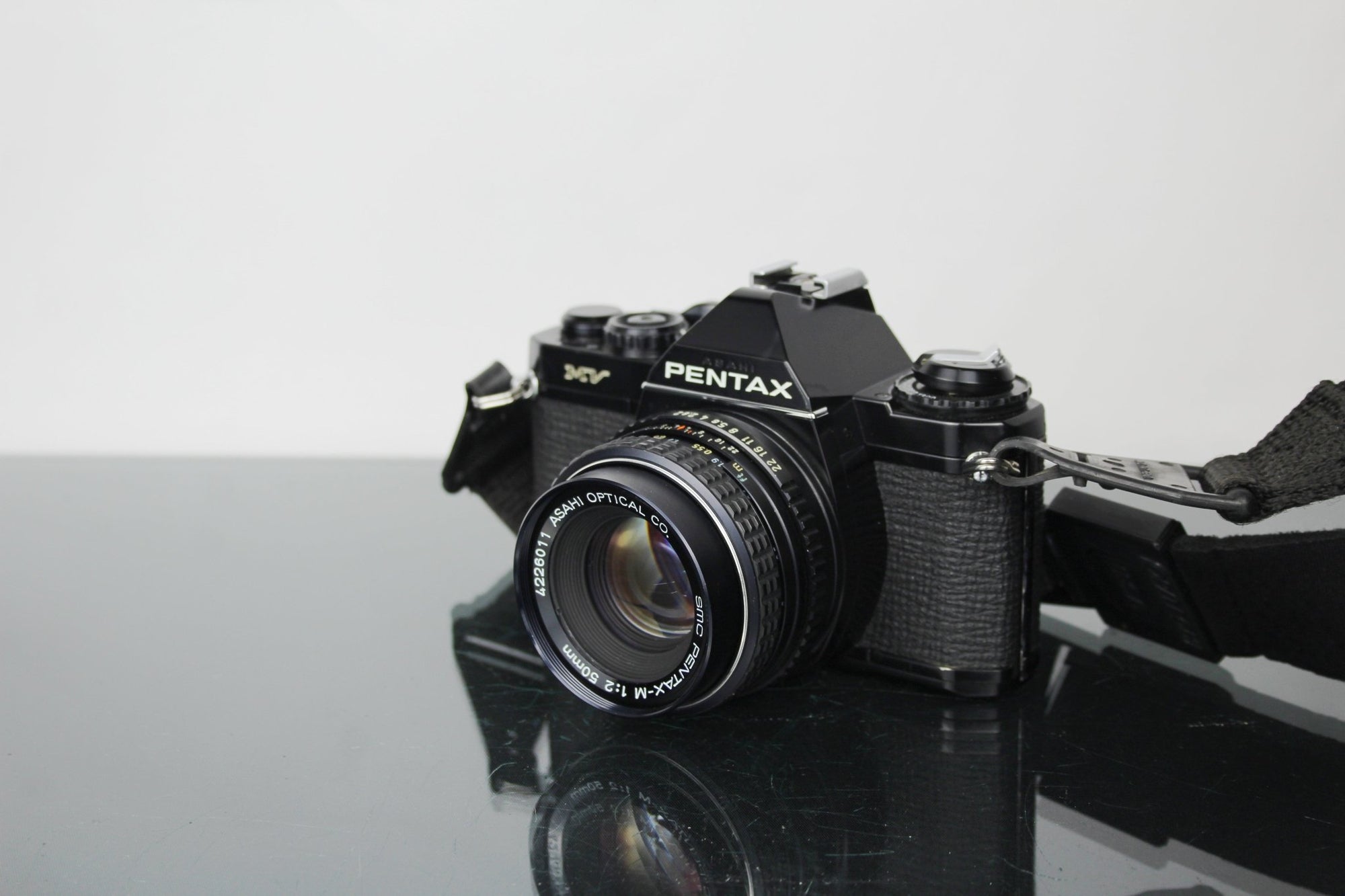 Pentax MV + 50mm f/2 Pentax lens - Dutch|Thrift