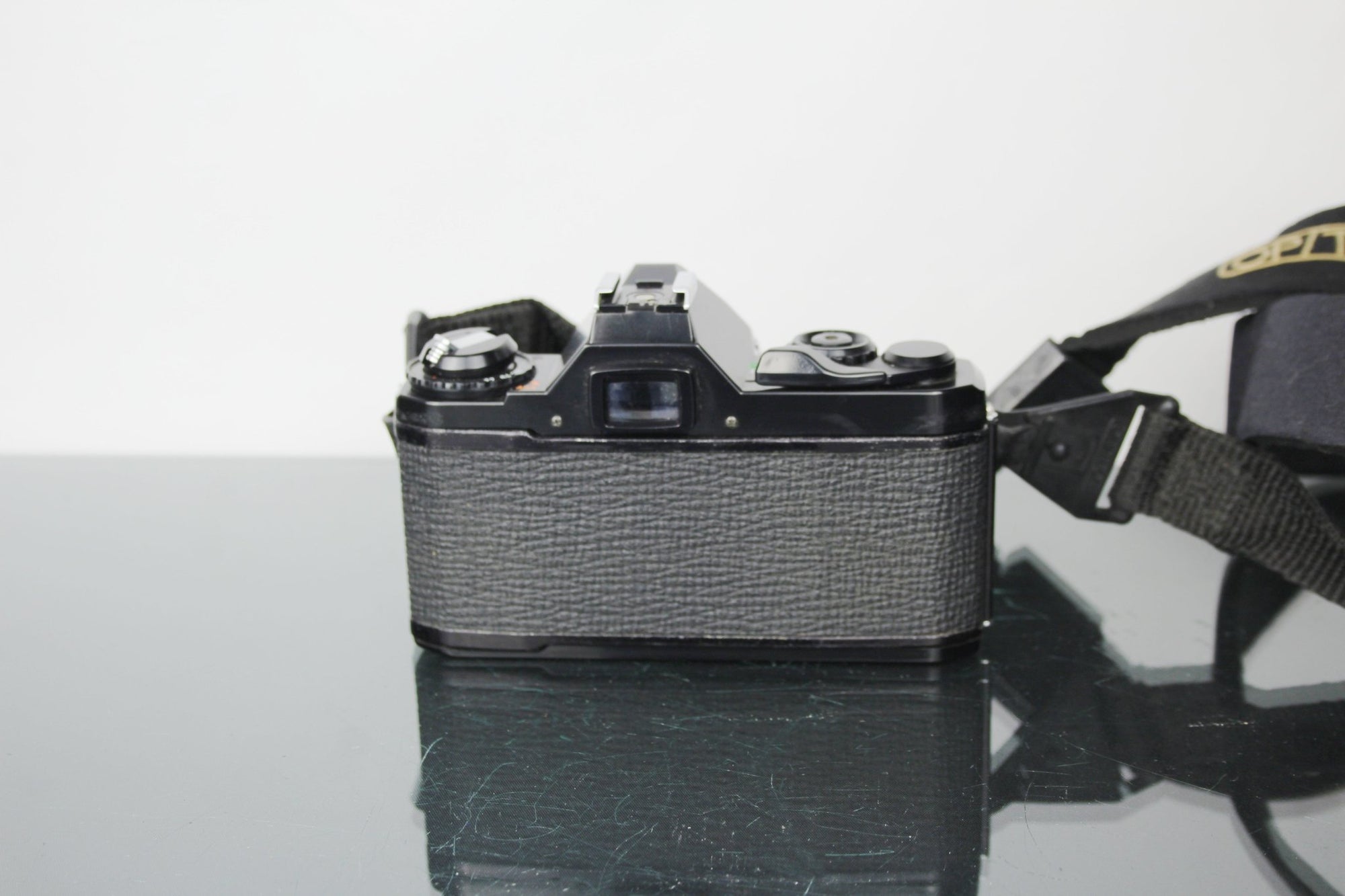 Pentax MV + 50mm f/2 Pentax lens - Dutch|Thrift