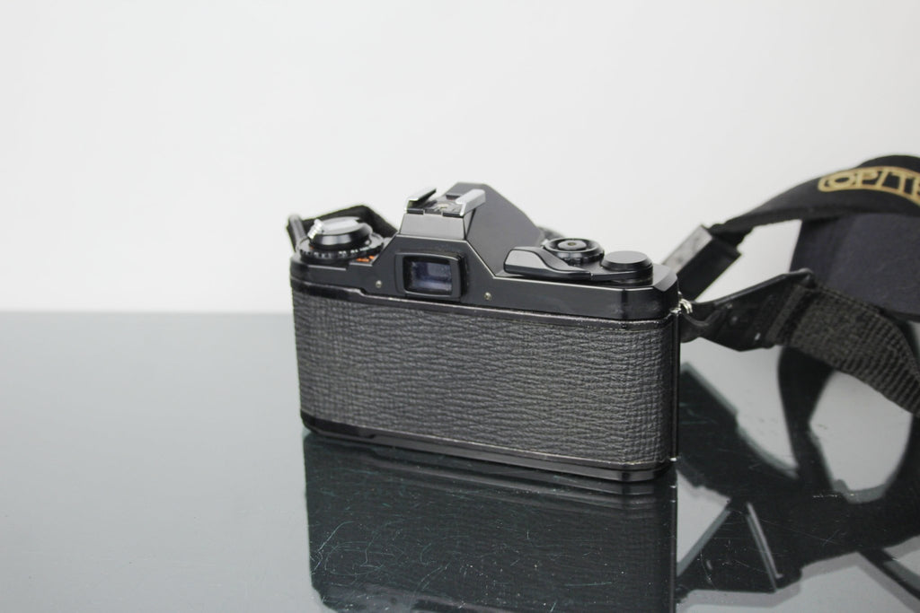 Pentax MV + 50mm f/2 Pentax lens - Dutch|Thrift