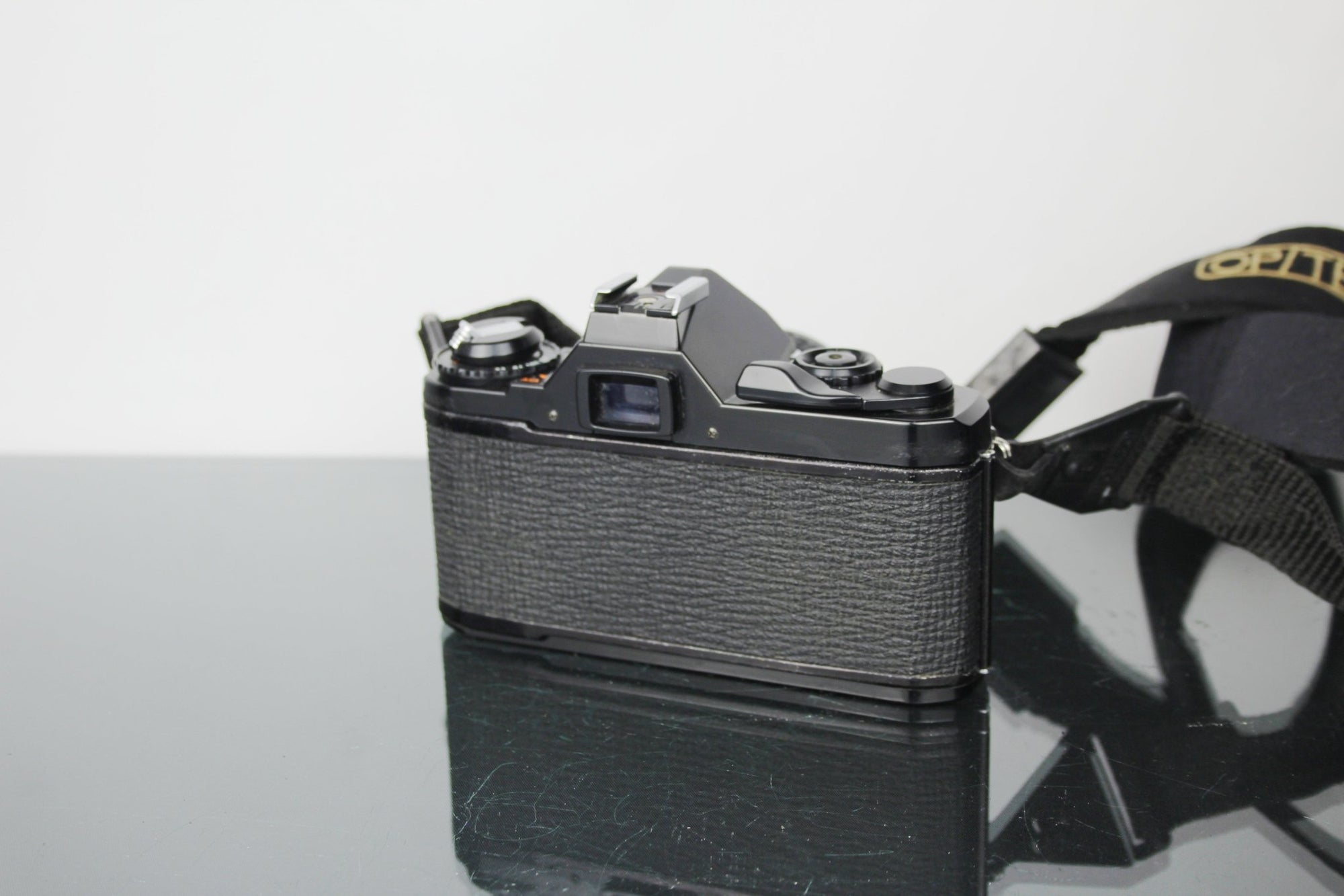 Pentax MV + 50mm f/2 Pentax lens - Dutch|Thrift