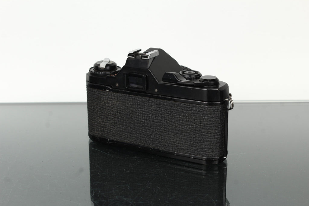 Pentax MV + Pentax - M 28mm f/3.5 - Dutch|Thrift