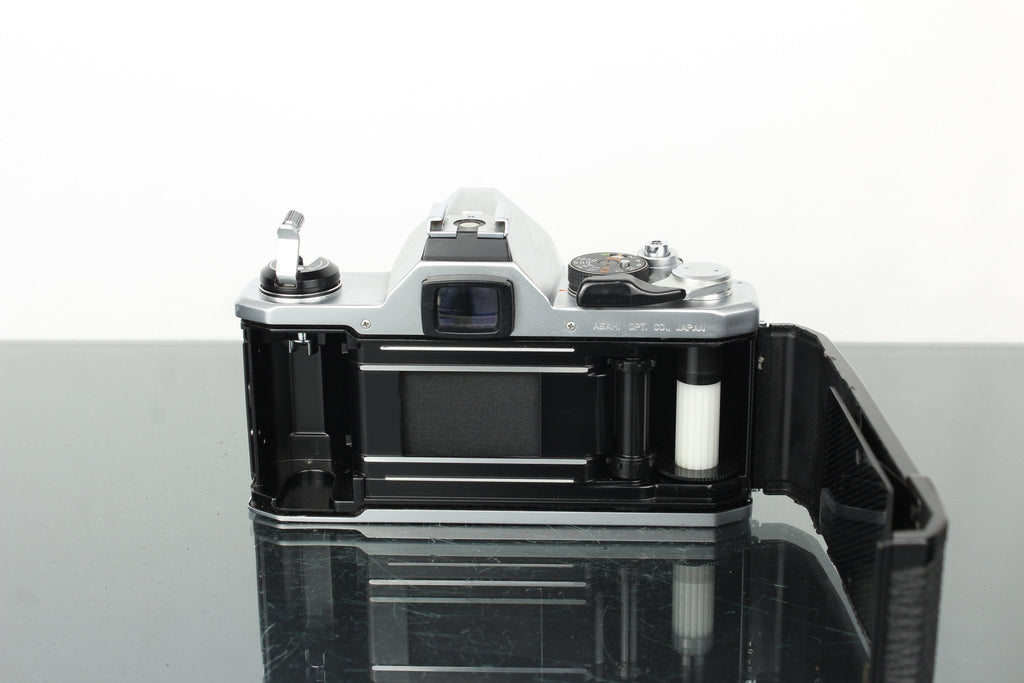 Pentax MX + 50mm 1.7 Pentax - M lens - Dutch|Thrift