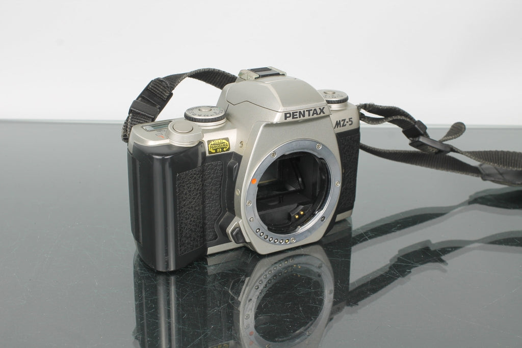 Pentax MZ - 5 - Dutch|Thrift