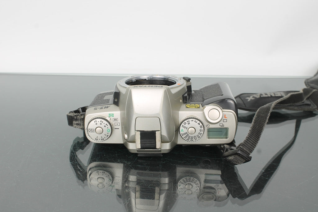 Pentax MZ - 5 - Dutch|Thrift