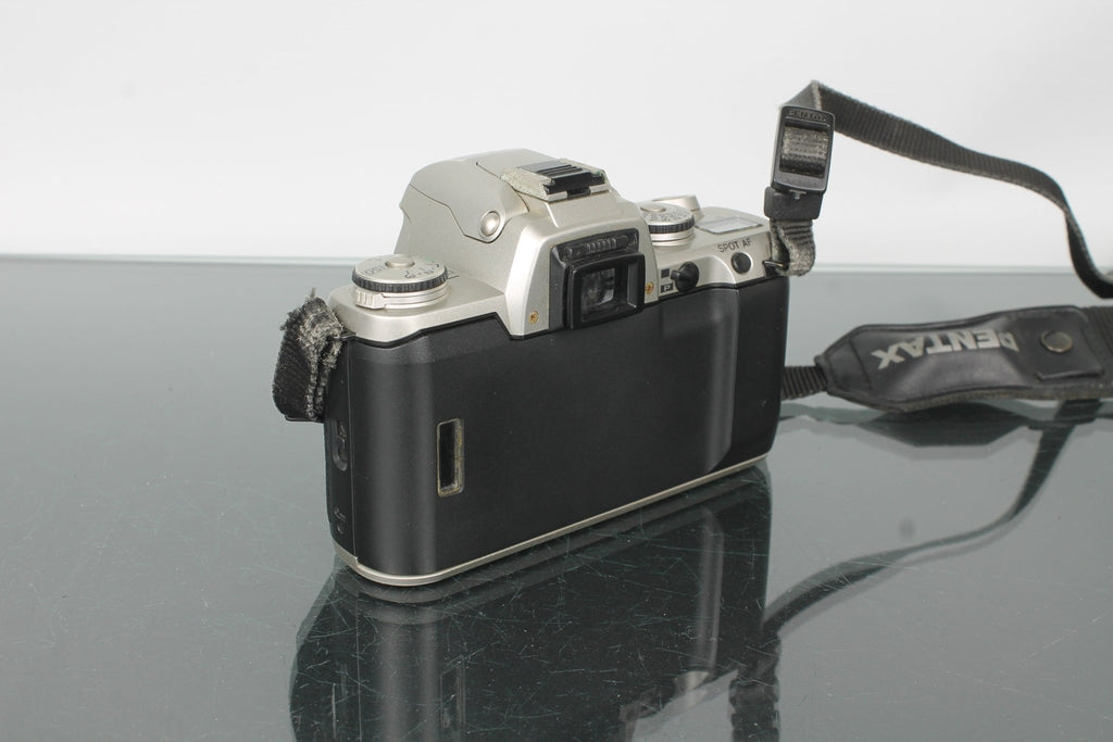 Pentax MZ - 5 - Dutch|Thrift