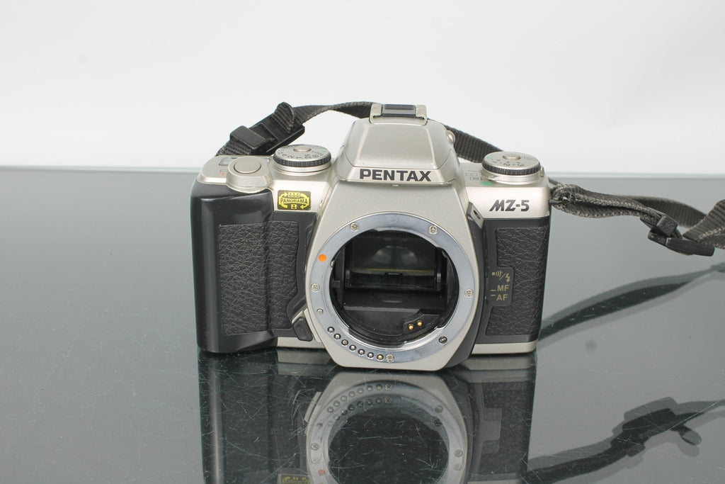 Pentax MZ - 5 - Dutch|Thrift