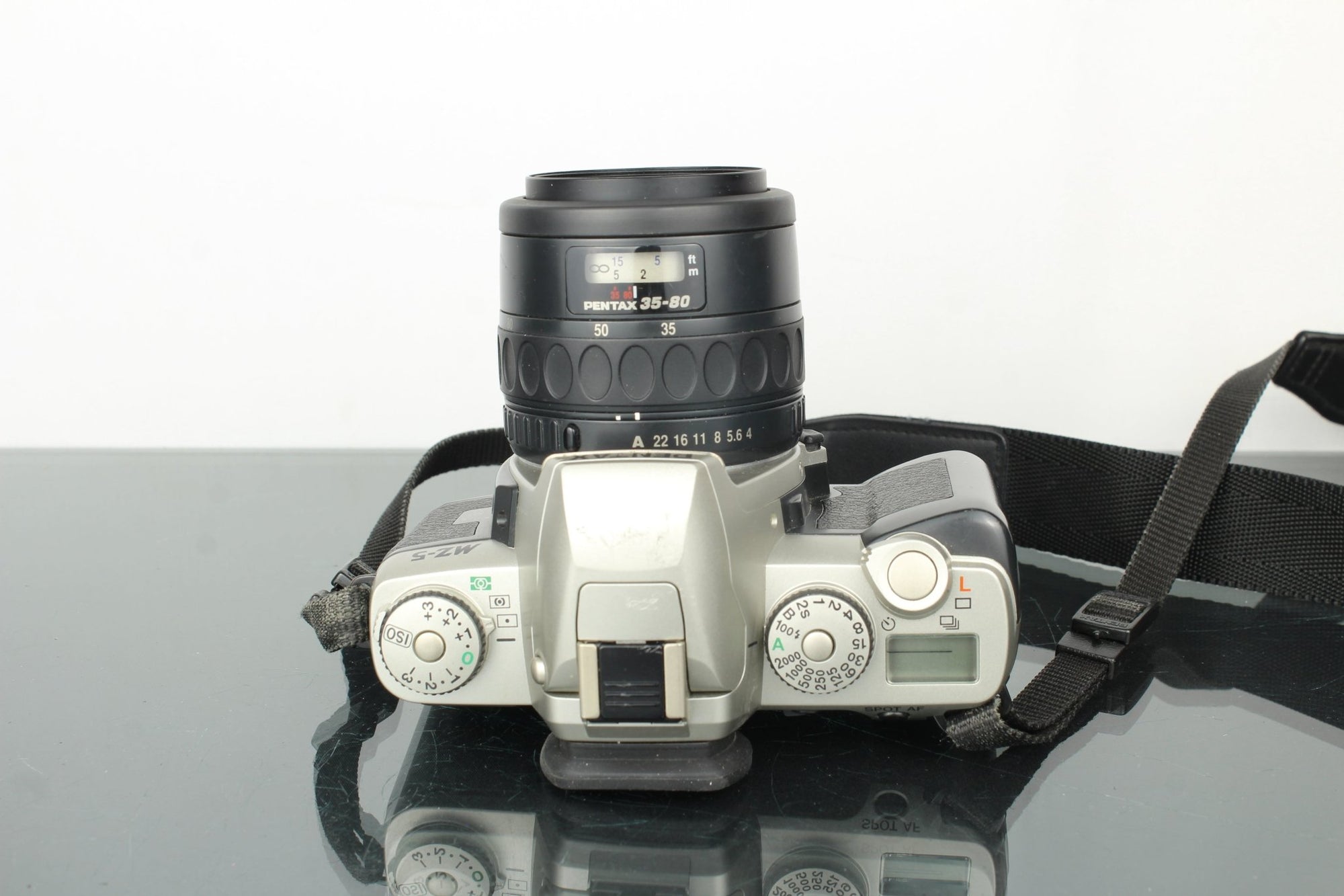 Pentax MZ - 5 + SMC Pentax - F 35 - 80mm f/4 - 5.6 PK mount lens - Dutch|Thrift