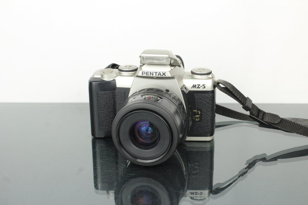 Pentax MZ - 5 + SMC Pentax - F 35 - 80mm f/4 - 5.6 PK mount lens - Dutch|Thrift