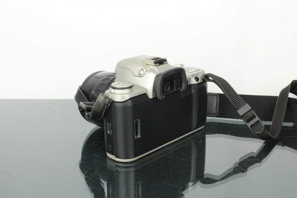 Pentax MZ - 5 + SMC Pentax - F 35 - 80mm f/4 - 5.6 PK mount lens - Dutch|Thrift