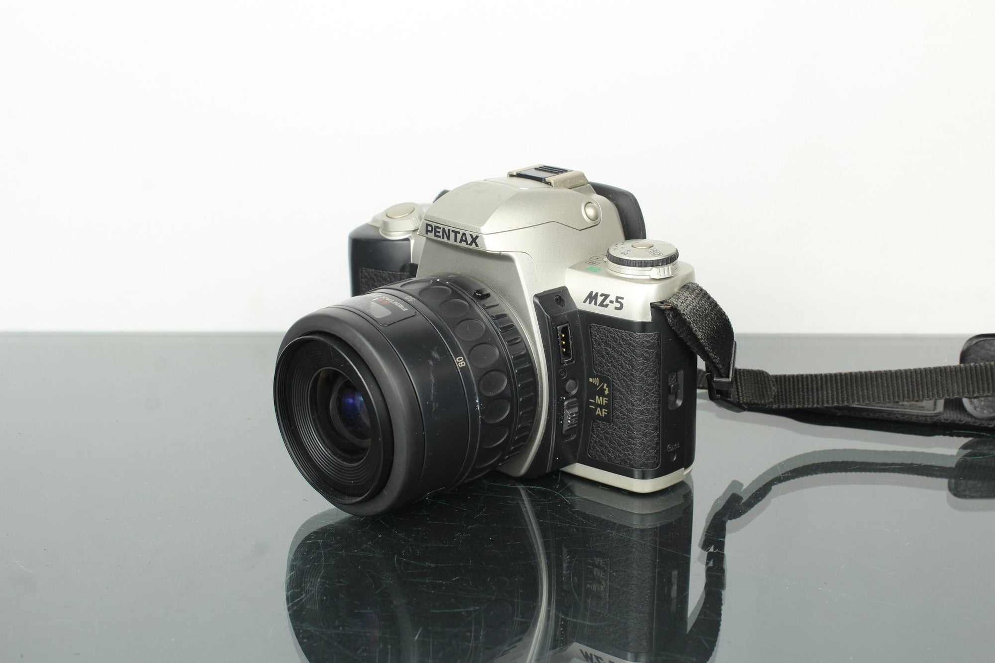 Pentax MZ - 5 + SMC Pentax - F 35 - 80mm f/4 - 5.6 PK mount lens - Dutch|Thrift