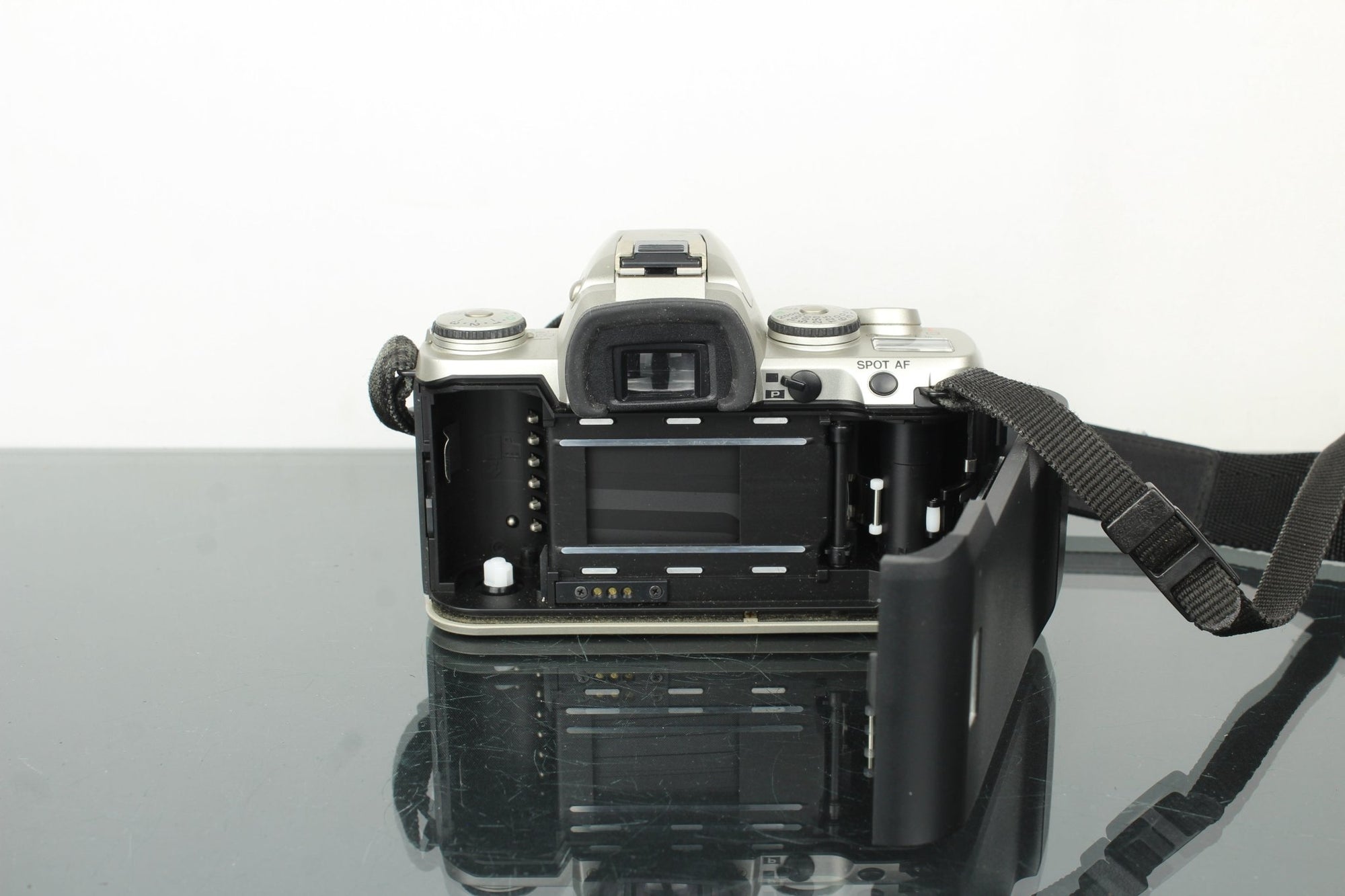 Pentax MZ - 5 + SMC Pentax - F 35 - 80mm f/4 - 5.6 PK mount lens - Dutch|Thrift