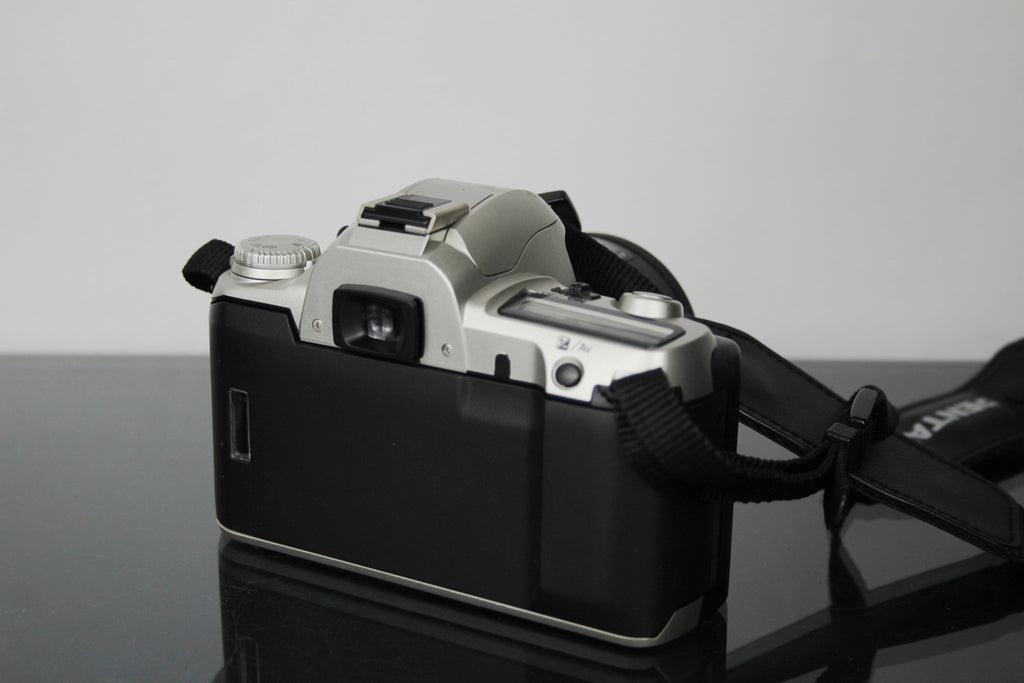 Pentax MZ - 50 + Pentax SMC FA 28 - 70mm f/4 lens - Dutch|Thrift