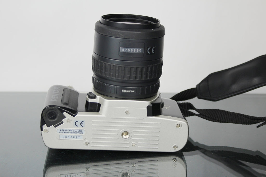 Pentax MZ - 50 + Pentax SMC FA 28 - 70mm f/4 lens - Dutch|Thrift