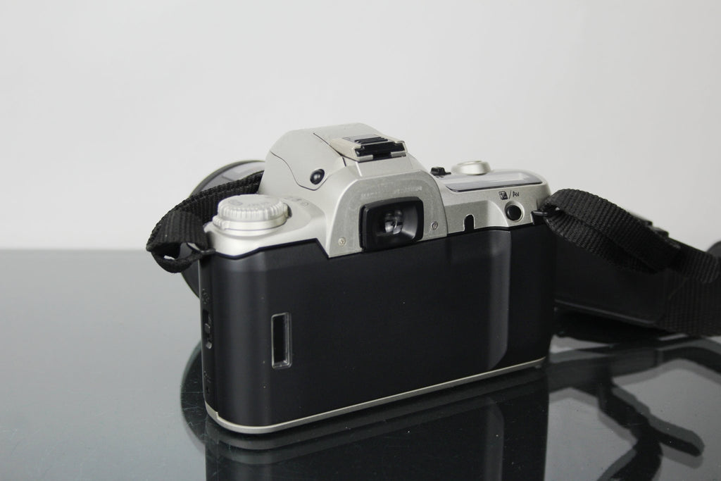 Pentax MZ - 50 + Pentax SMC FA 28 - 70mm f/4 lens - Dutch|Thrift