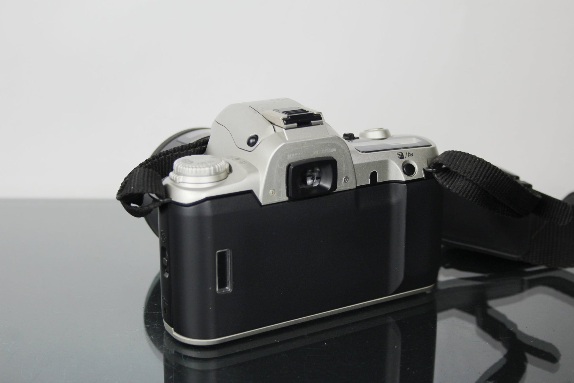 Pentax MZ - 50 + Pentax SMC FA 28 - 70mm f/4 lens - Dutch|Thrift