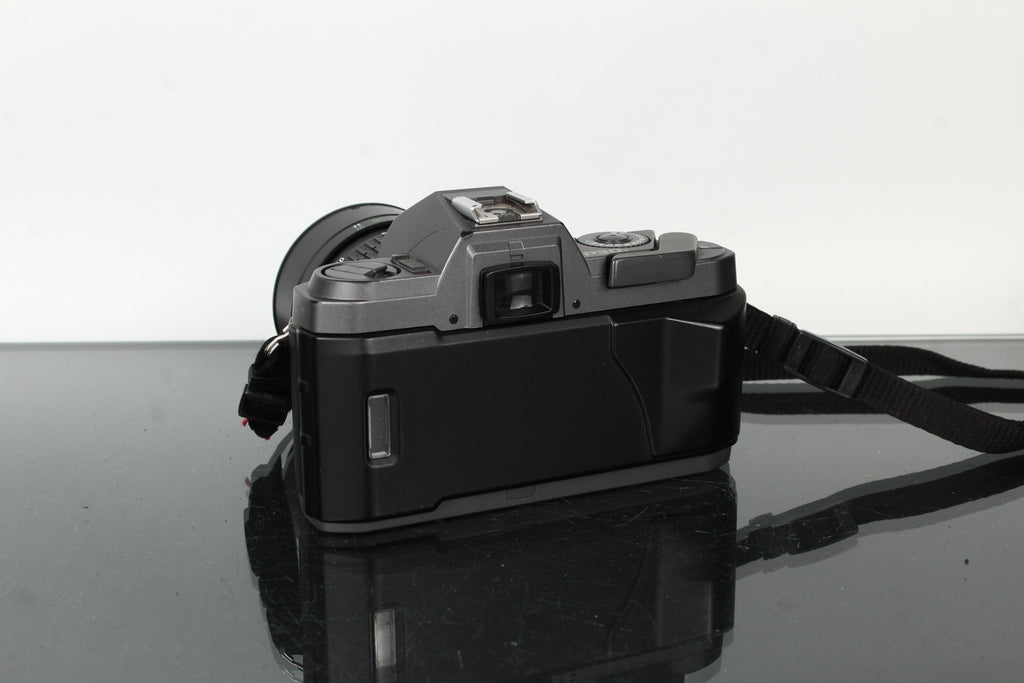 Pentax P30 + Pentax - A Zoom 1:3.5 - 4.5 28 - 80mm - Dutch|Thrift