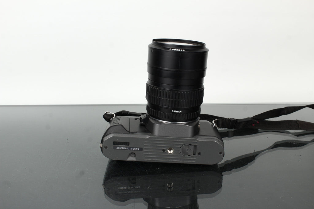 Pentax P30 + Pentax - A Zoom 1:3.5 - 4.5 28 - 80mm - Dutch|Thrift