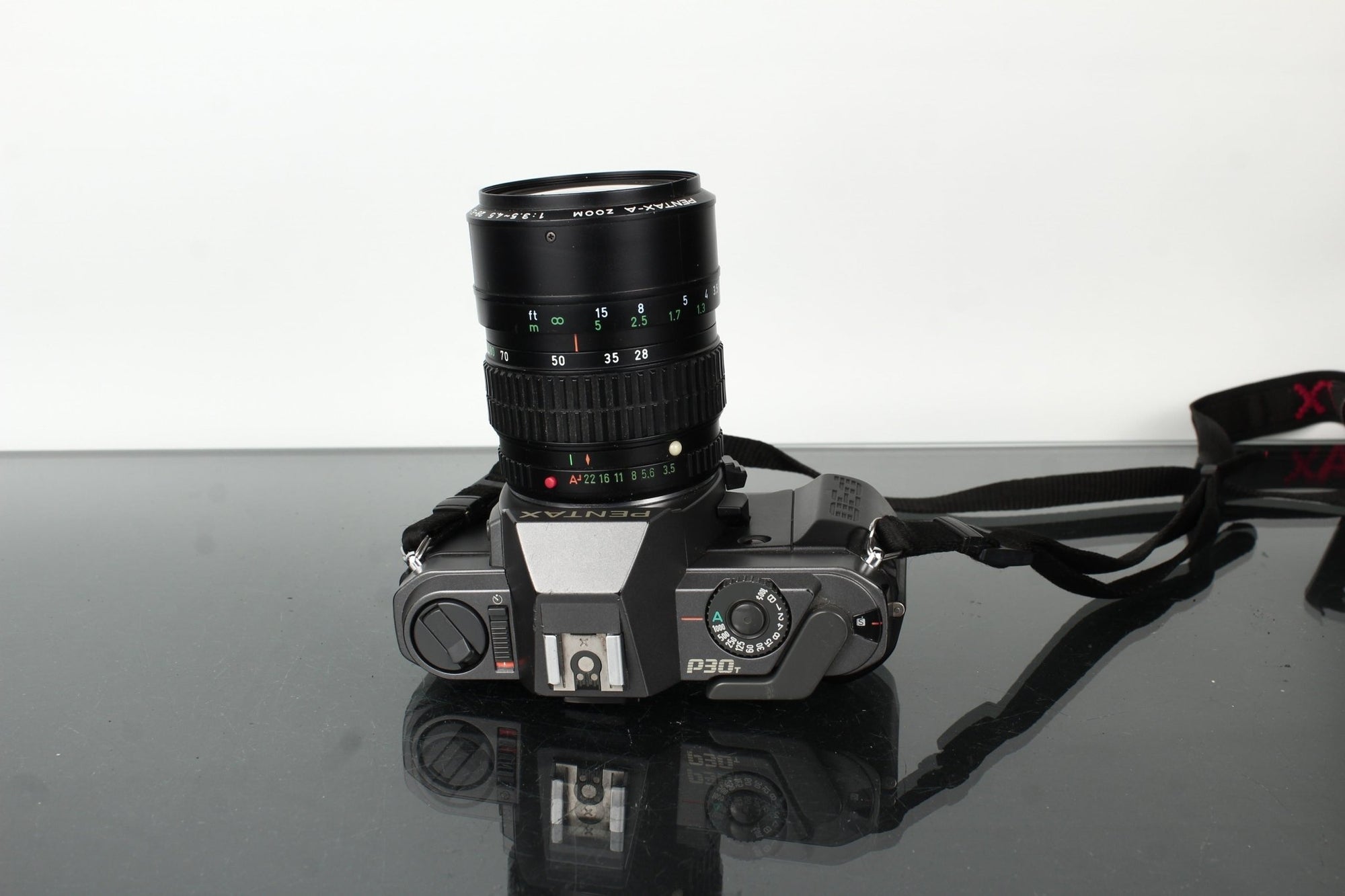 Pentax P30 + Pentax - A Zoom 1:3.5 - 4.5 28 - 80mm - Dutch|Thrift