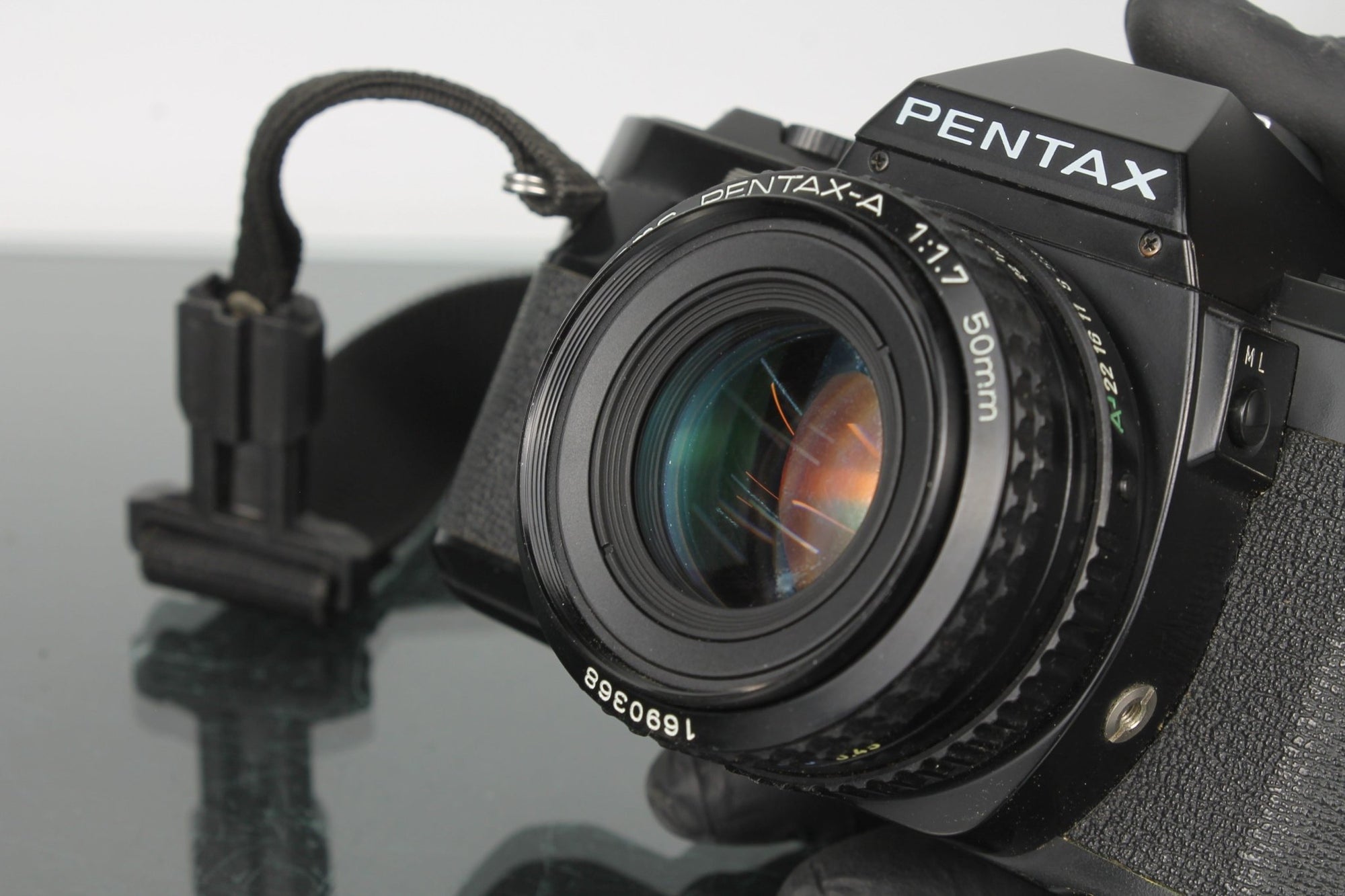 Pentax P30 + SMC Pentax - A 1:1.7 50mm - Dutch|Thrift