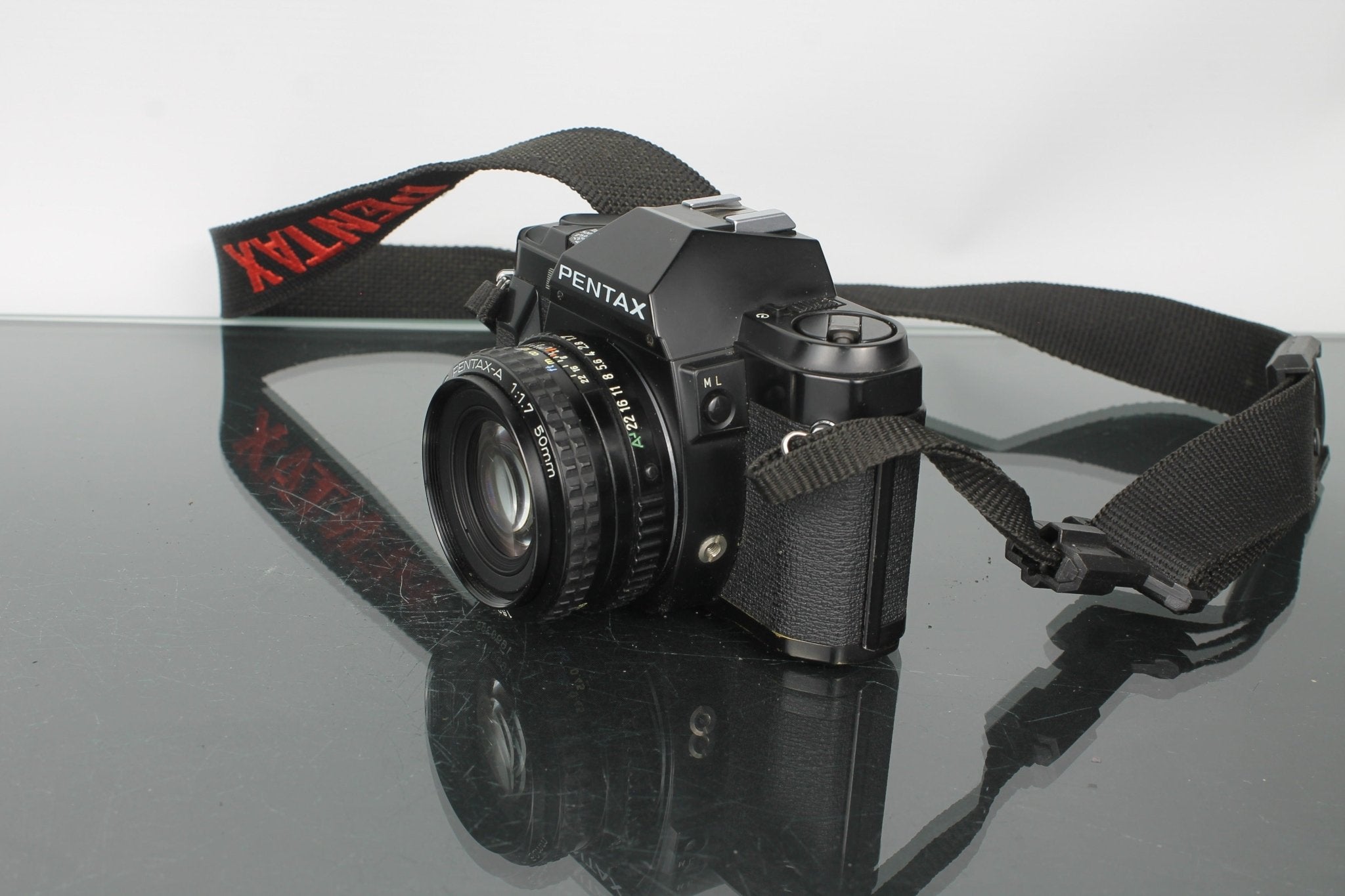 Pentax P30 35mm Film SLR Camera with 50mm f/1.7 Lens – Dutch|Thrift