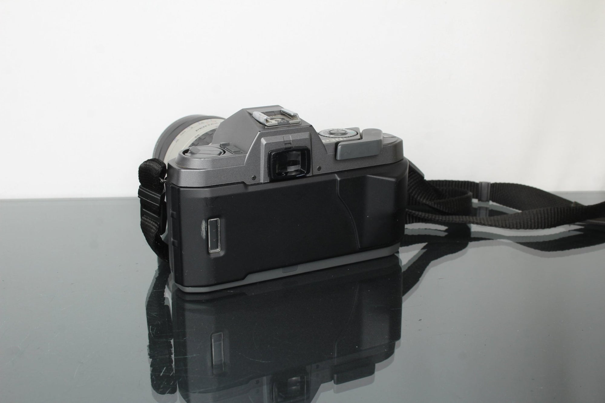 Pentax P30T + SMC Pentax AF 28 - 80mm 1:3.5 - 5.6 lens - Dutch|Thrift