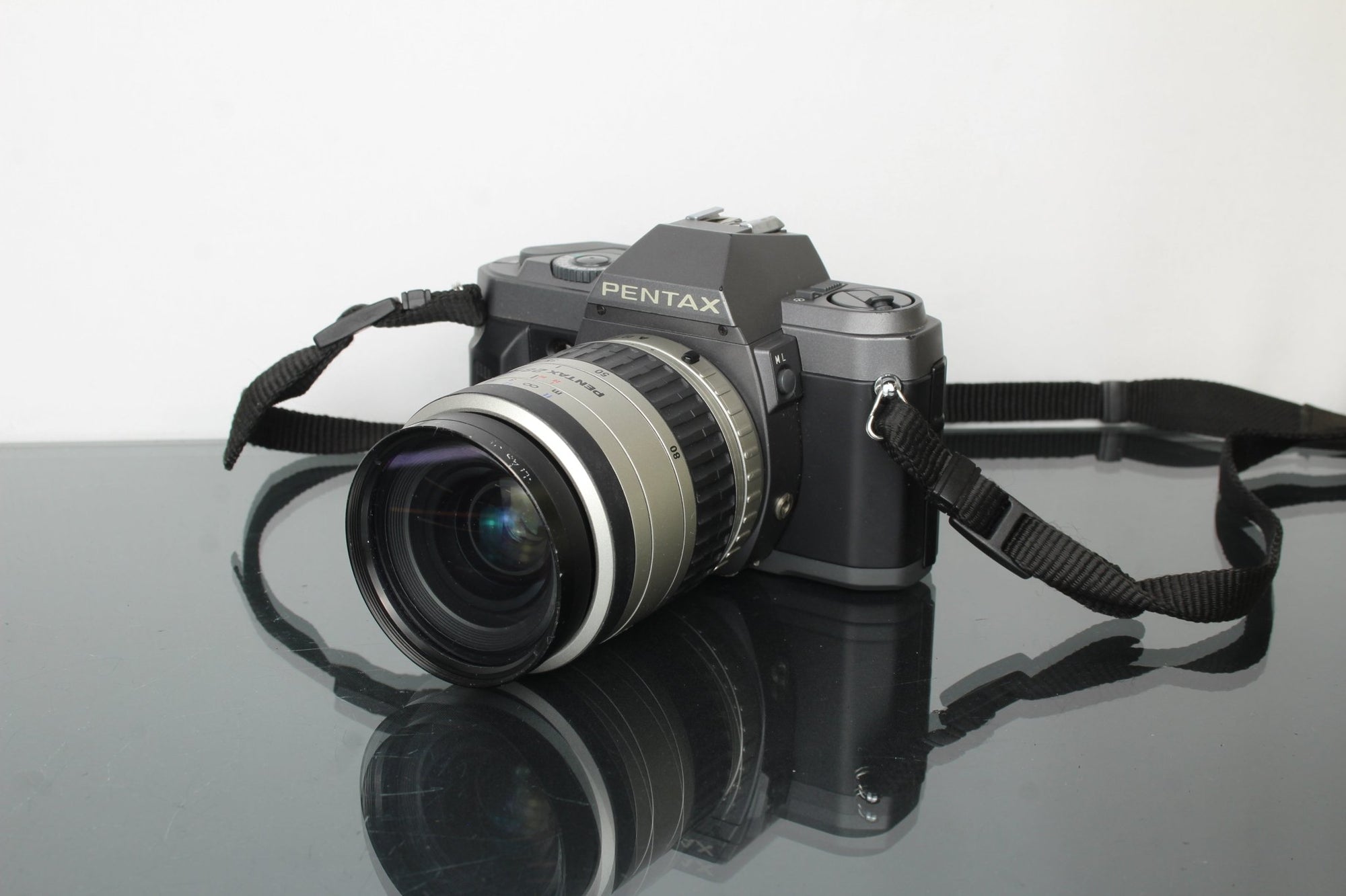 Pentax P30T + SMC Pentax AF 28 - 80mm 1:3.5 - 5.6 lens - Dutch|Thrift