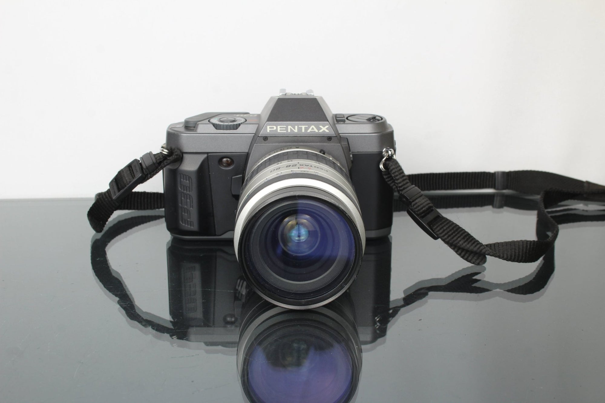 Pentax P30T + SMC Pentax AF 28 - 80mm 1:3.5 - 5.6 lens - Dutch|Thrift