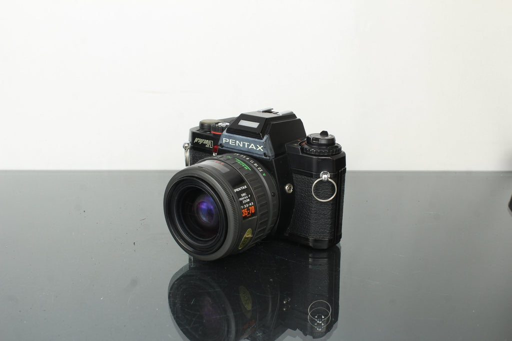 Pentax Program A + SMC Pentax - F Zoom 35 - 70mm f/3.5 - 4.5 - Dutch|Thrift