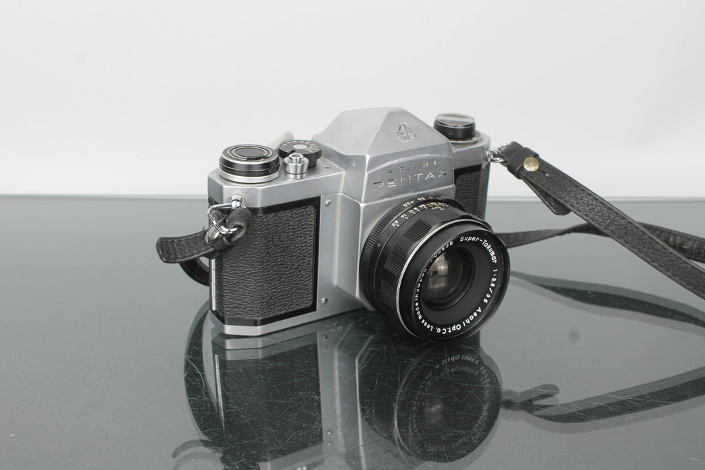 Pentax S1a + Super - Takumar 1:3.5 35mm - Dutch|Thrift
