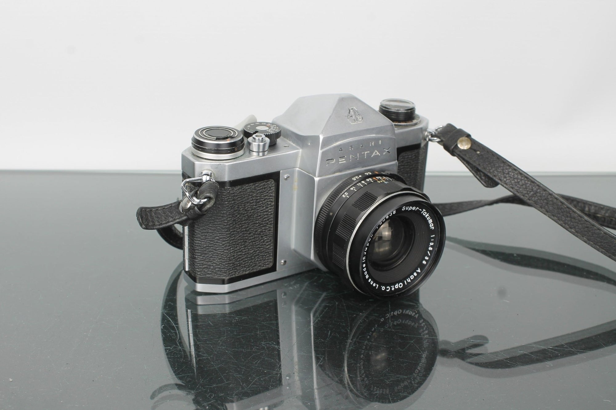 Pentax S1a + Super - Takumar 1:3.5 35mm - Dutch|Thrift