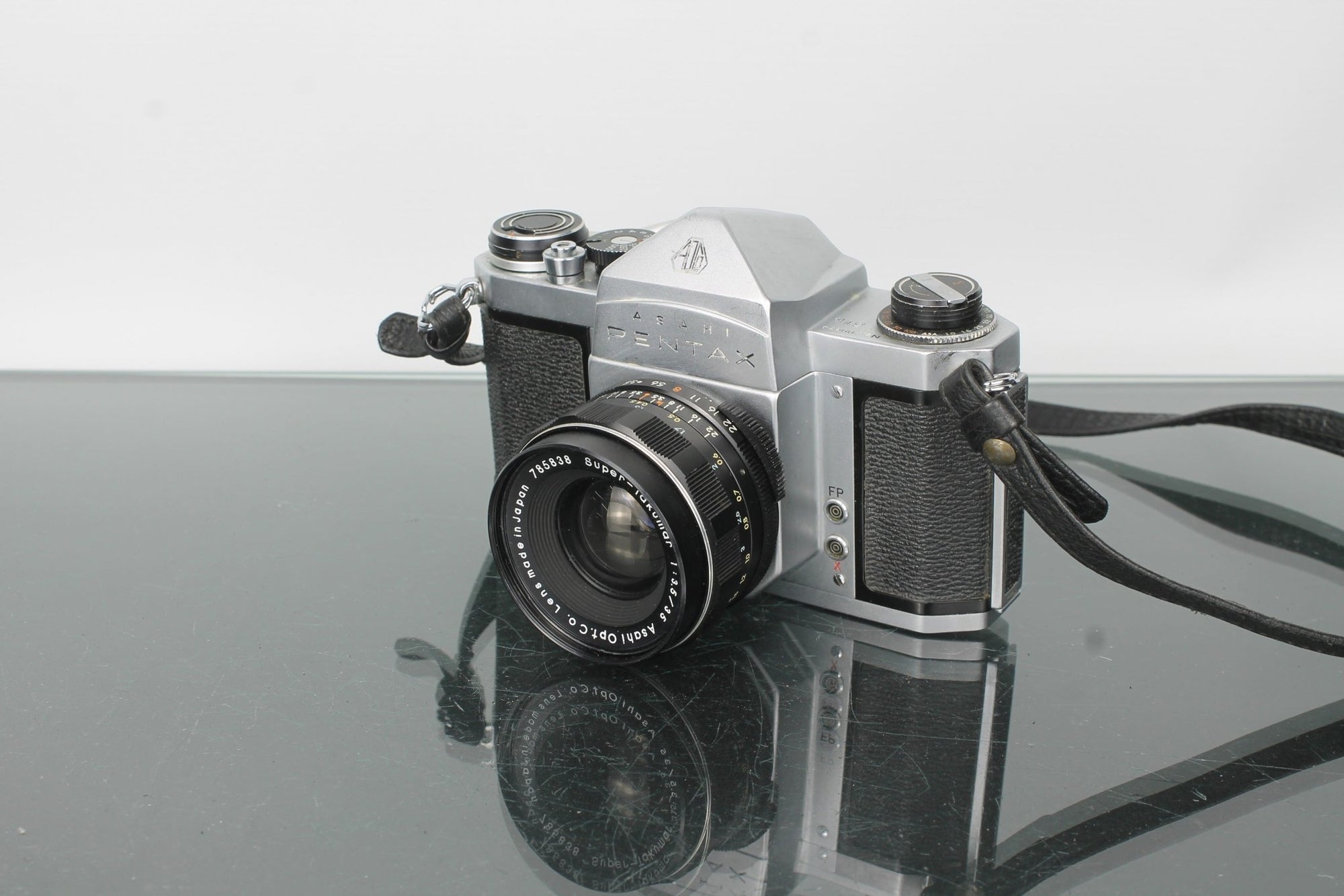 Pentax S1a + Super - Takumar 1:3.5 35mm - Dutch|Thrift