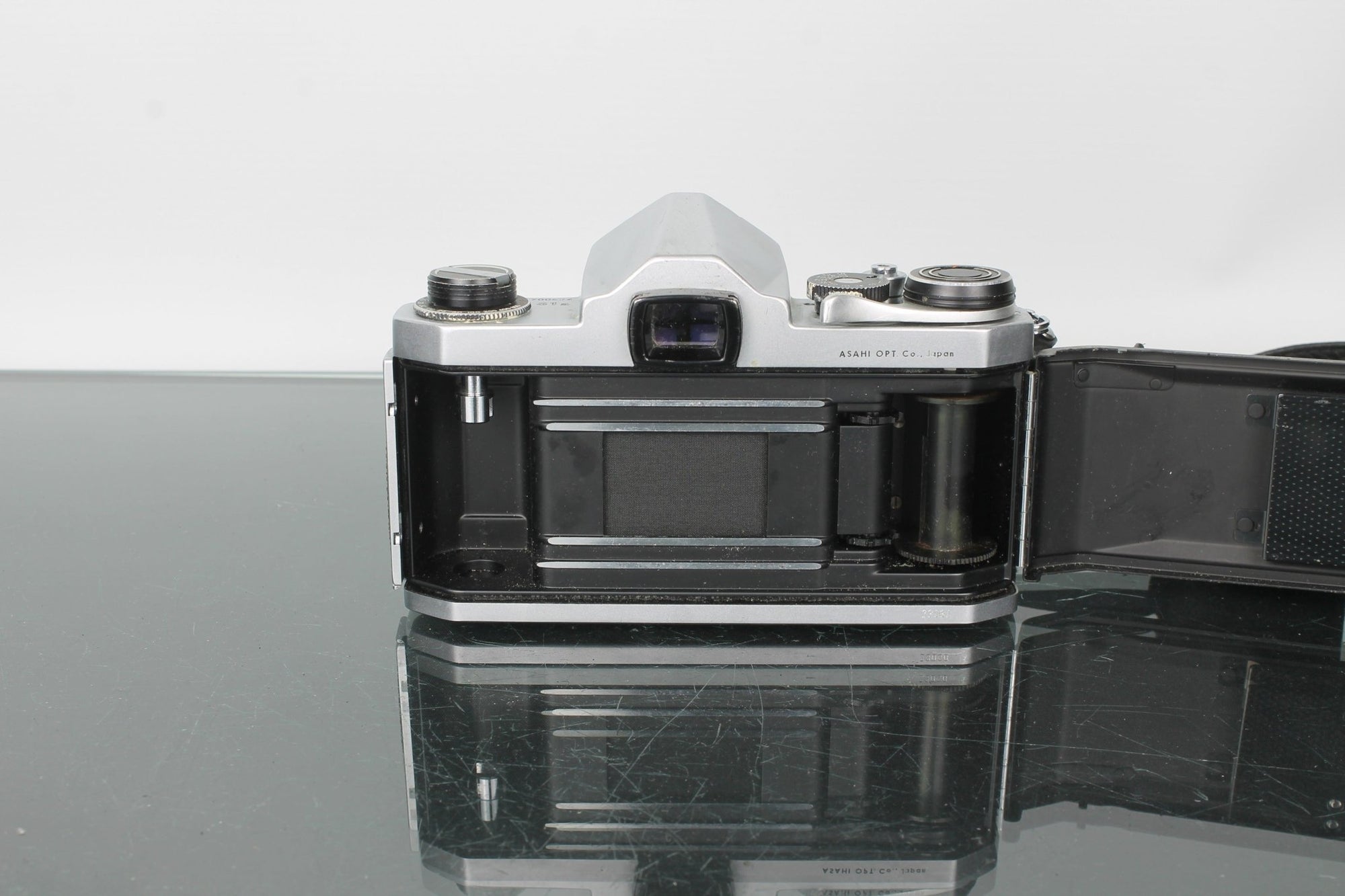 Pentax S1a + Super - Takumar 1:3.5 35mm - Dutch|Thrift