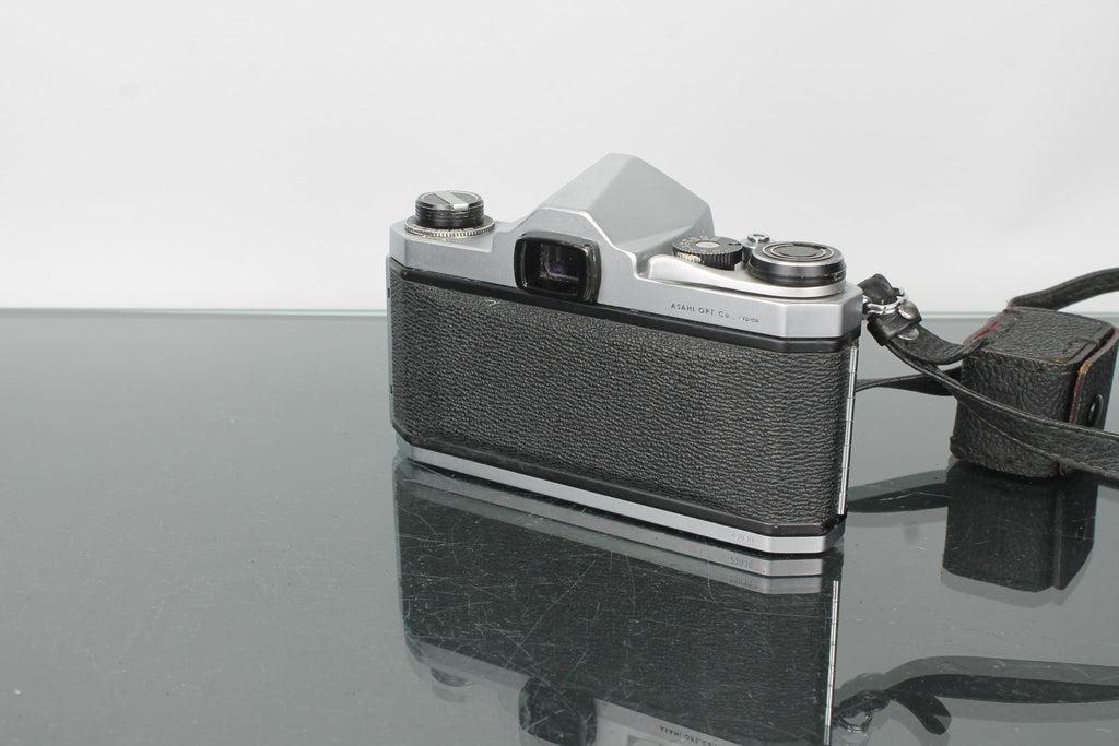 Pentax S1a + Super - Takumar 1:3.5 35mm - Dutch|Thrift