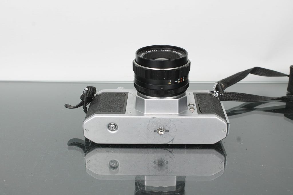 Pentax S1a + Super - Takumar 1:3.5 35mm - Dutch|Thrift