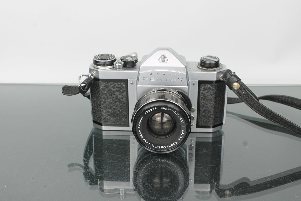 Pentax S1a + Super - Takumar 1:3.5 35mm - Dutch|Thrift