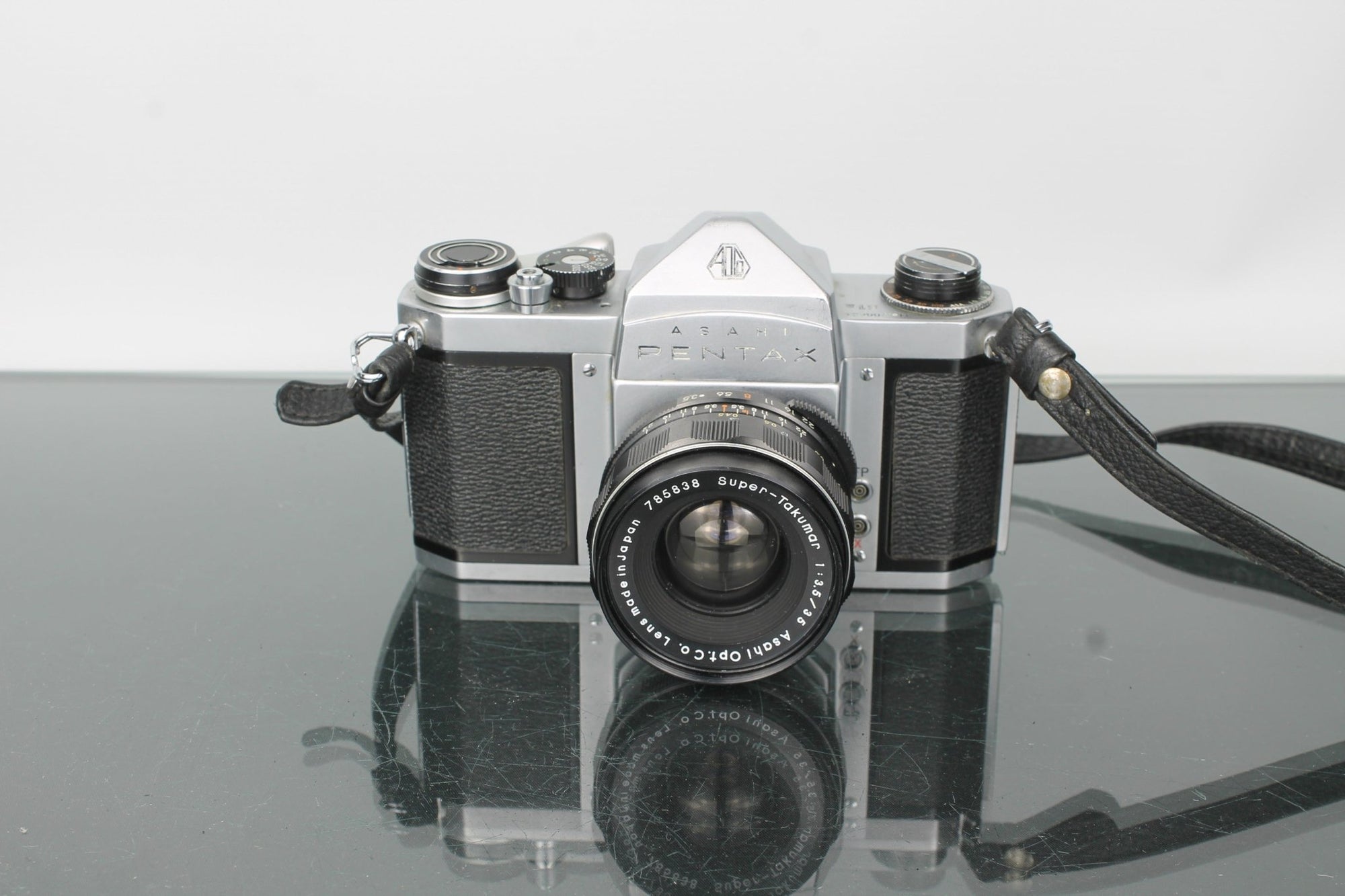 Pentax S1a + Super - Takumar 1:3.5 35mm - Dutch|Thrift