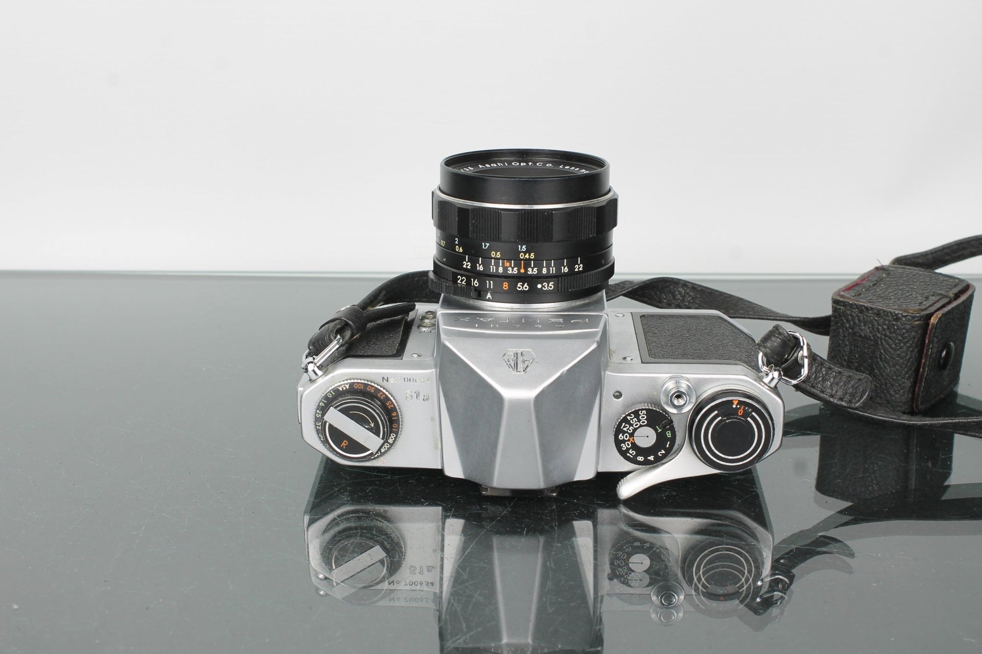Pentax S1a + Super - Takumar 1:3.5 35mm - Dutch|Thrift