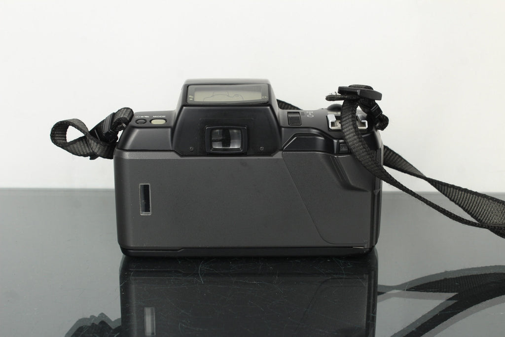 Pentax SF7 - Dutch|Thrift