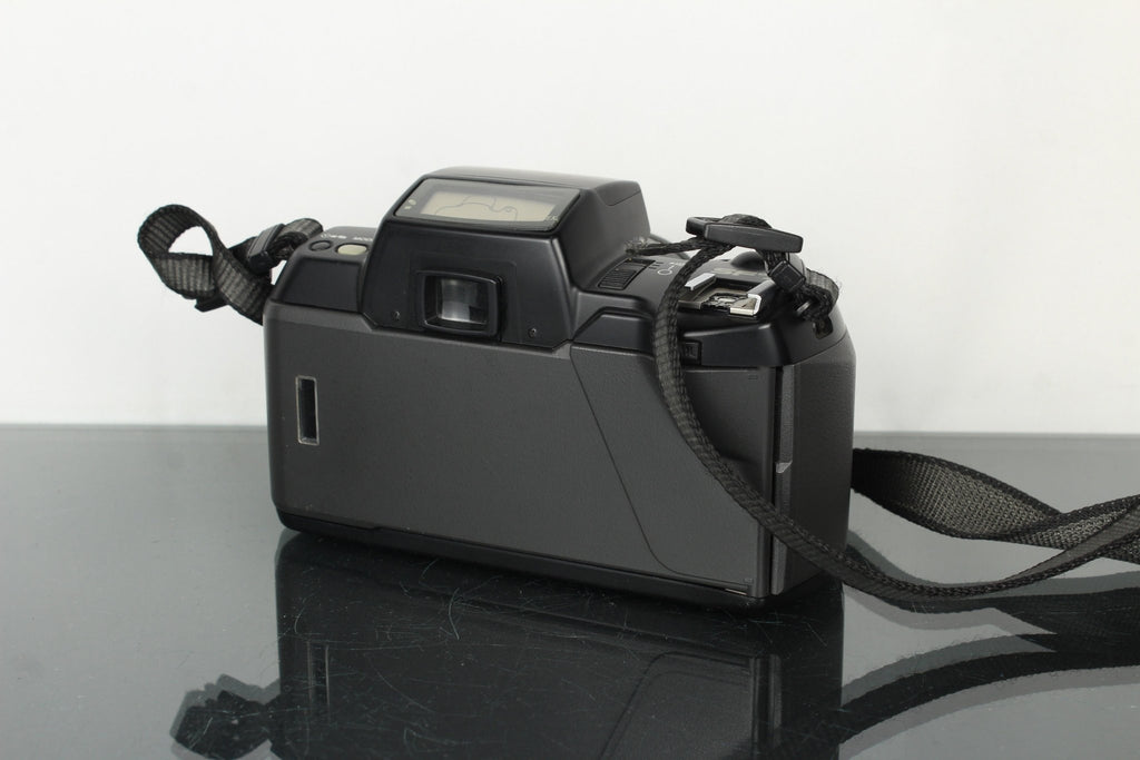 Pentax SF7 - Dutch|Thrift