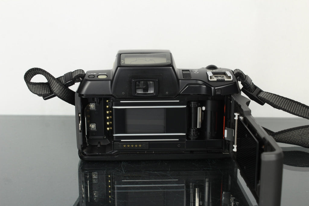 Pentax SF7 - Dutch|Thrift