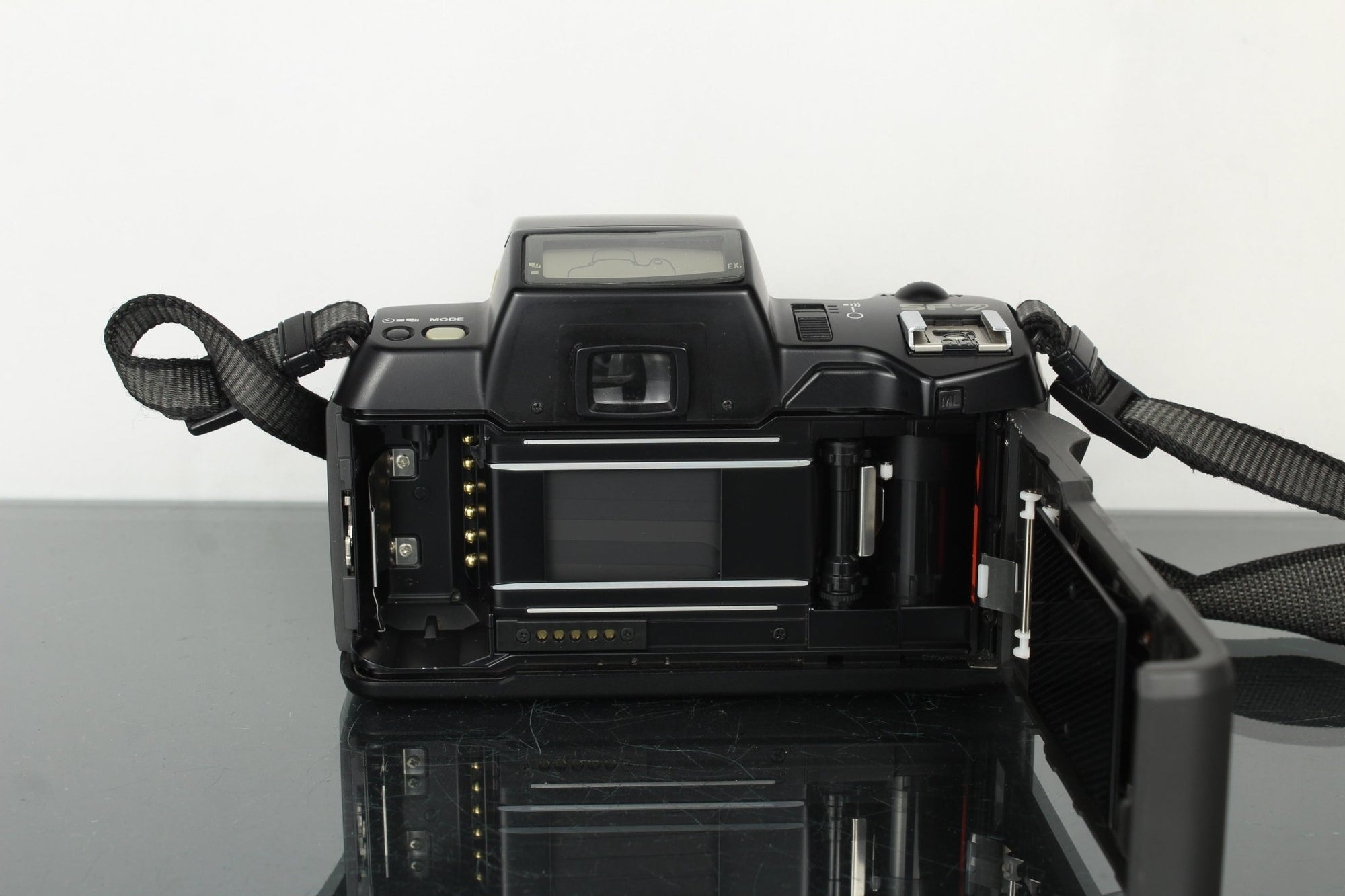 Pentax SF7 - Dutch|Thrift